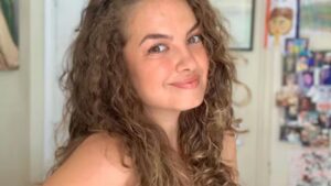 Lua Blanco como Roberta Messi en la versión brasileña de Rebelde.`