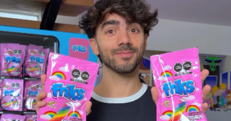 Fotografía de Fede Vigevani sosteniendo sus gomitas Friks o imagen oficial de los empaques.