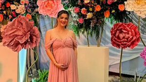 Fotografía de Alicia Villarreal junto a Melenie Carmona o imágenes del baby shower compartidas por la futura mamá.